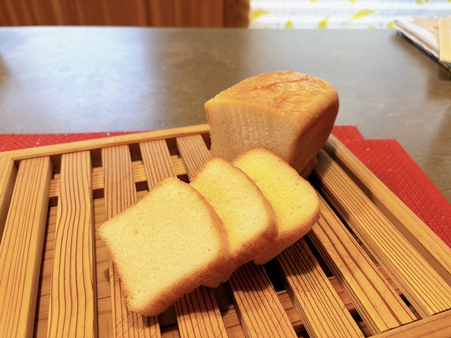 3月のメニュー：米粉の食パン / 米粉の餃子
